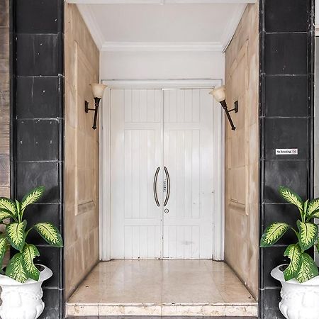Twospaces Living At The Unit Residence Джакарта Экстерьер фото