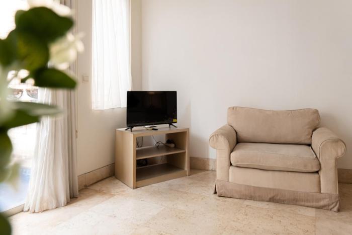 Twospaces Living At The Unit Residence Джакарта Экстерьер фото